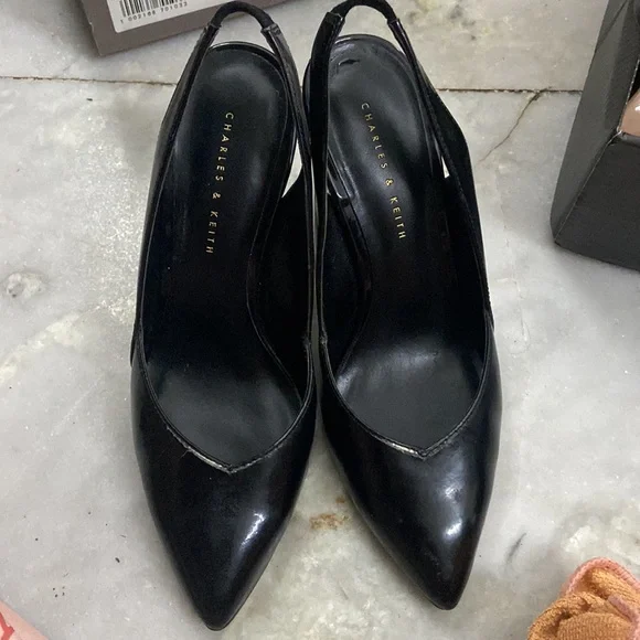 Charles n Keith heels - Picture 3 of 8